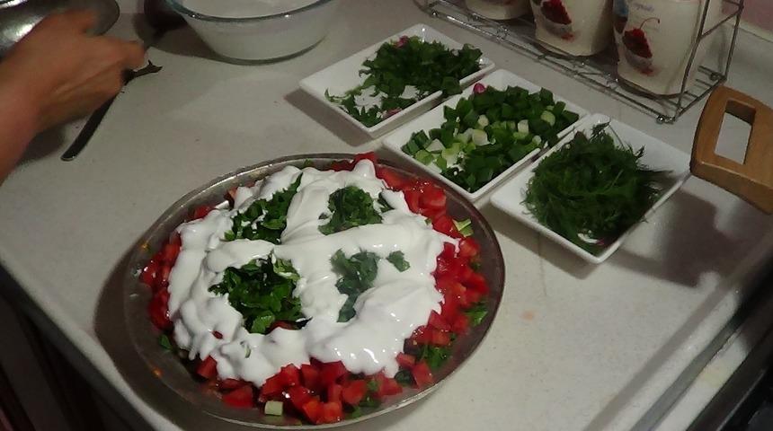 Bu tarifin yalnızca pişme süresi 2,5 saat alıyor! Yiyen vazgeçemiyor