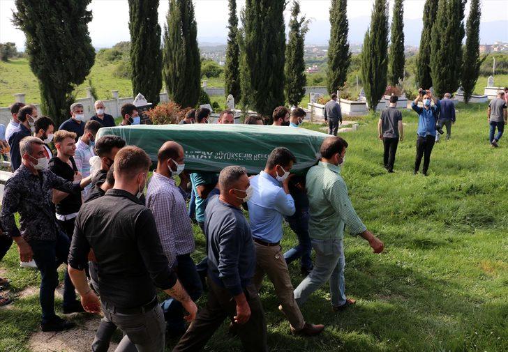 Hatay'daki trafik kazasında yaşamını yitiren 4 kişiden 3'ünün cenazesi defnedildi G2