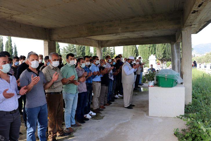 Hatay'daki trafik kazasında yaşamını yitiren 4 kişiden 3'ünün cenazesi defnedildi G3