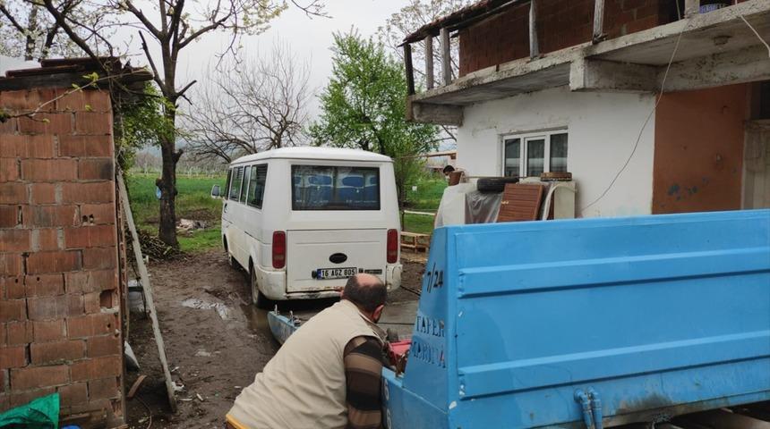 Bursa'da polisin "dur" ihtarına uymayan minibüs sürücüsü aracı bırakıp kaçtı