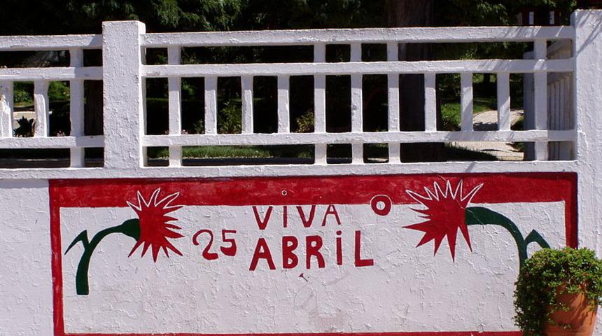 Şarkıyla başlayan devrim | Karanfil Devrimi nedir? Karanfil Devrimi nasıl gerçekleşti? 