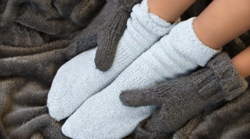 Ayaklarınız hep &uuml;ş&uuml;yorsa size &ccedil;&ouml;z&uuml;m &ouml;nerileri