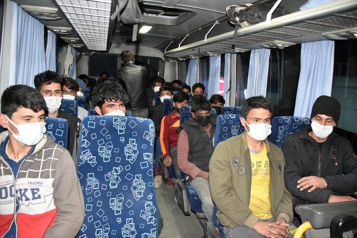 Şanlıurfa'da üç minibüste 101 düzensiz göçmen yakalandı G1