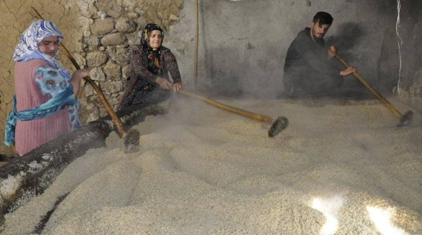 Çukurca’nın 400 yıllık değirmenden üretilen susamın ünü sınırları aştı! Tahinin tadı damakları şenlendirdi