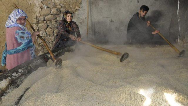 Çukurca’nın 400 yıllık değirmenden üretilen susamın ünü sınırları aştı! Tahinin tadı damakları şenlendirdi