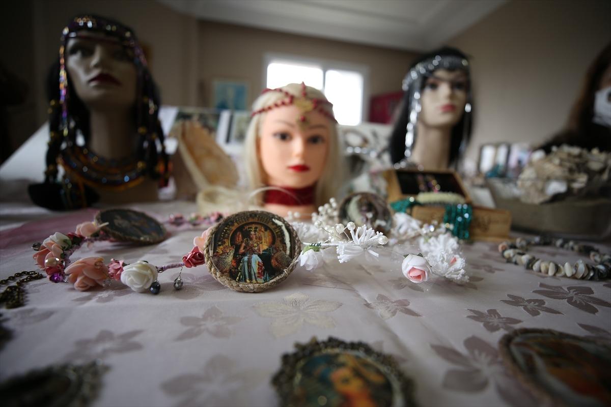 Kleopatra i&ccedil;in getirildiğine inanılan kum, Hatay'da kadınların takılarını s&uuml;sl&uuml;yor