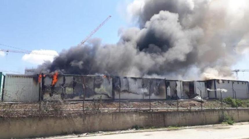 Son Dakika: Esenler'de iş&ccedil;ilerin kaldığı konteynerlerde yangın