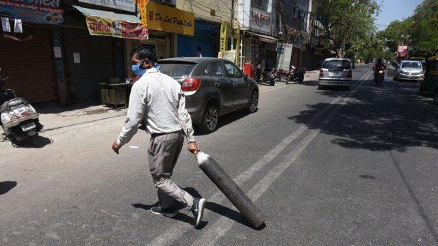 Covid: Hindistan da hastanelerde yer yok, hastalar evde yaşam m&uuml;cadelesi veriyor 2