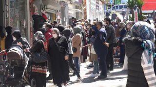 Mağaza indirimi koronavirüsü unutturdu!