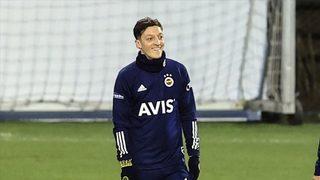 Fenerbahçeli Mesut Özil, Tottenham ile dalga geçti