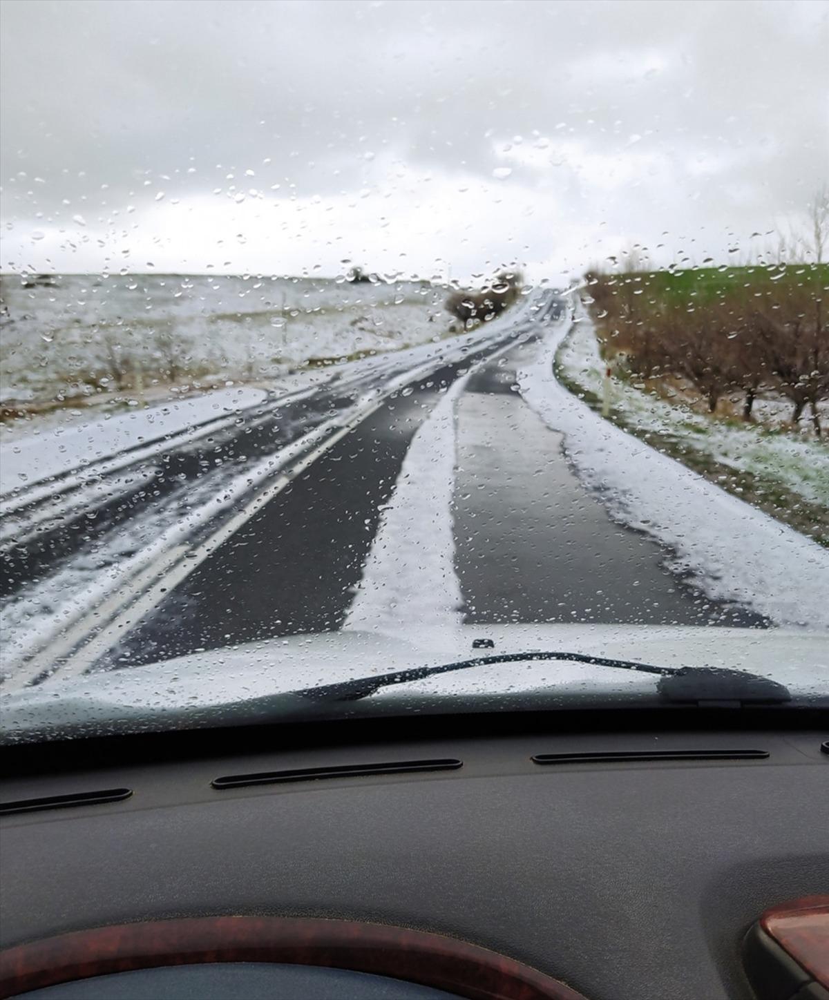 Niğde'de sağanak ve dolu hayatı olumsuz etkiledi