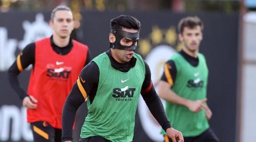 Falcao maskeyle geri döndü