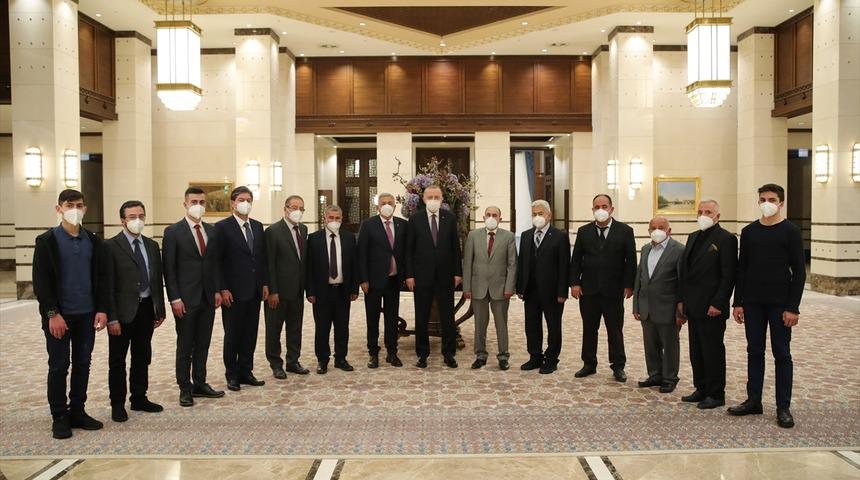 Cumhurbaşkanı Erdoğan, 2011 ve 2020 arasında yılın ahisi, kalfası ve &ccedil;ırağı se&ccedil;ilen esnafla bir araya geldi