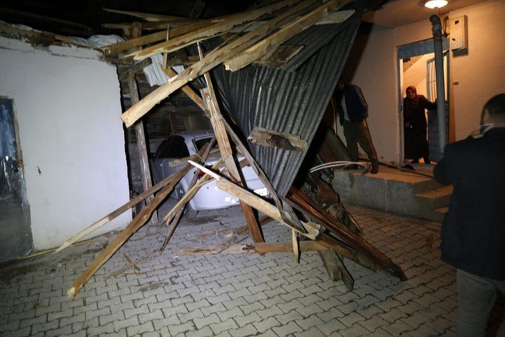 Erzurum ve Ardahan'da şiddetli rüzgar evlerin çatılarını uçurdu G2