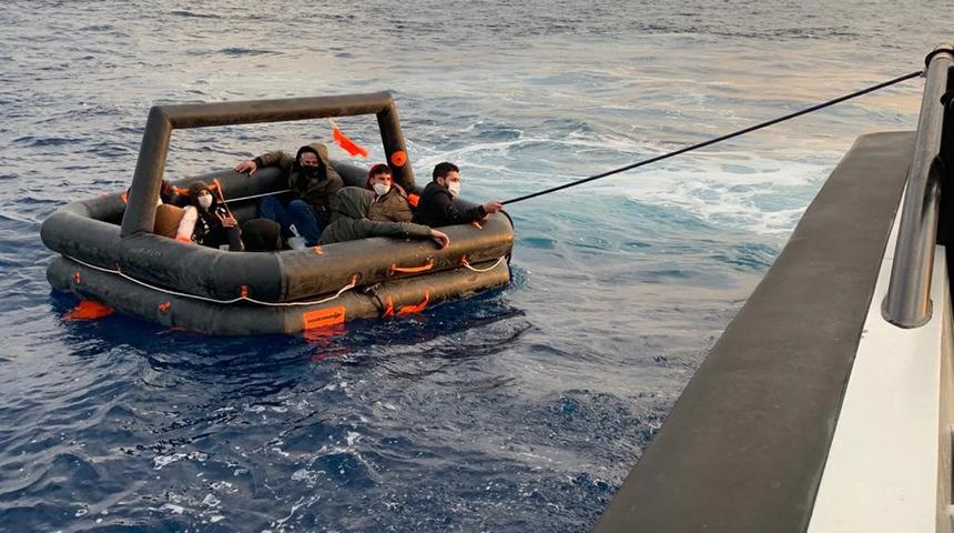 Marmaris’te 8 düzensiz göçmen kurtarıldı
