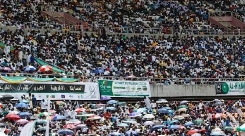 Tanzanya’da halk Kuran-ı Kerim yarışması için stadyuma akın etti