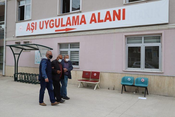 Ordu'da Kovid-19 aşısı yapılacak 67 yaşındaki görme engelli vatandaşa kaymakam araç tahsis etti G1