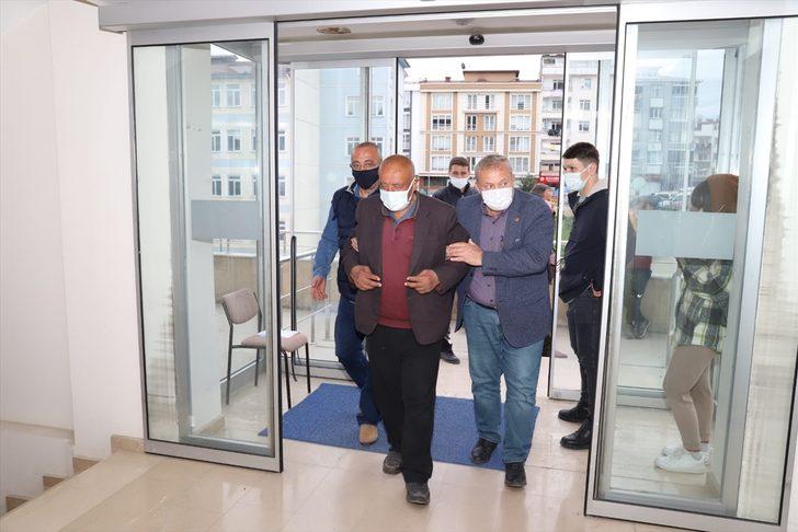 Ordu'da Kovid-19 aşısı yapılacak 67 yaşındaki görme engelli vatandaşa kaymakam araç tahsis etti G2