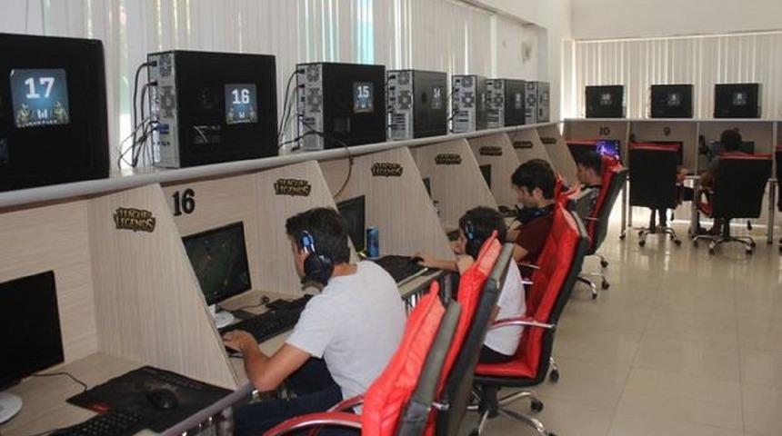 İnternet kafeler açık mı? İnternet kafeler ve Playstation kafeler kapandı mı?