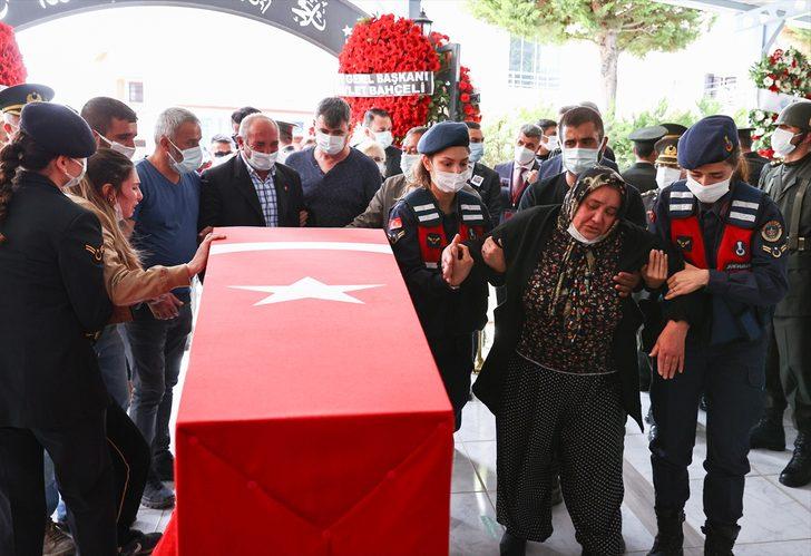 Şehit Teğmen Mehmet Kıvık, İzmir'de son yolculuğuna uğurlandı G3