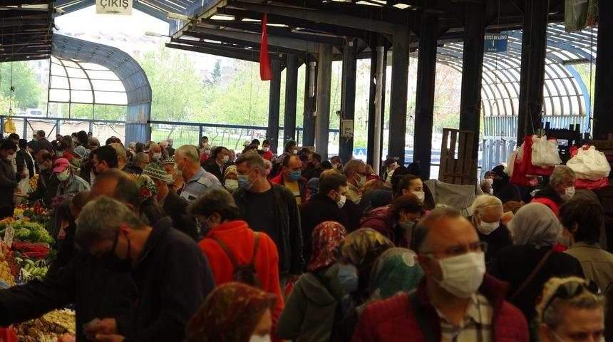 Çanakkale'de korkutan görüntü! Tam kapanma öncesi pazara akın ettiler