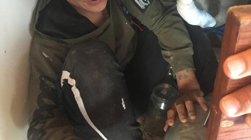 Kilis'te hırsızlık suçundan aranan şüpheli saklandığı mutfak dolabında yakalandı