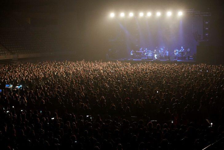İspanya’da sosyal mesafesiz konsere katılanlarda enfeksiyon belirtisi görülmedi