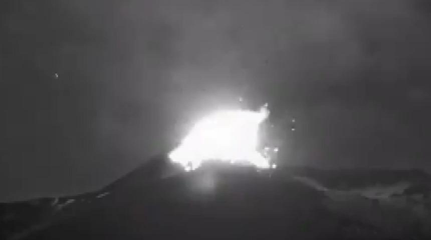 Etna Yanardağı yeniden faaliyete geçti