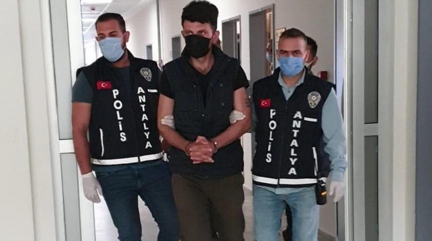 Antalya’da kanser ilaçları dolandırıcısı tutuklandı