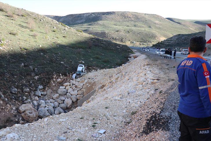 Sivas'ta 2 otomobil çarpıştı: 3 yaralı G5