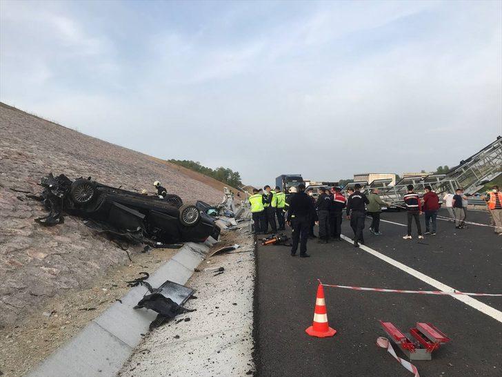 GÜNCELLEME 2 - Kuzey Marmara Otoyolu'nda Kazakistan konsolosluğuna ait otomobilin devrilmesi sonucu 4 kişi öldü G1