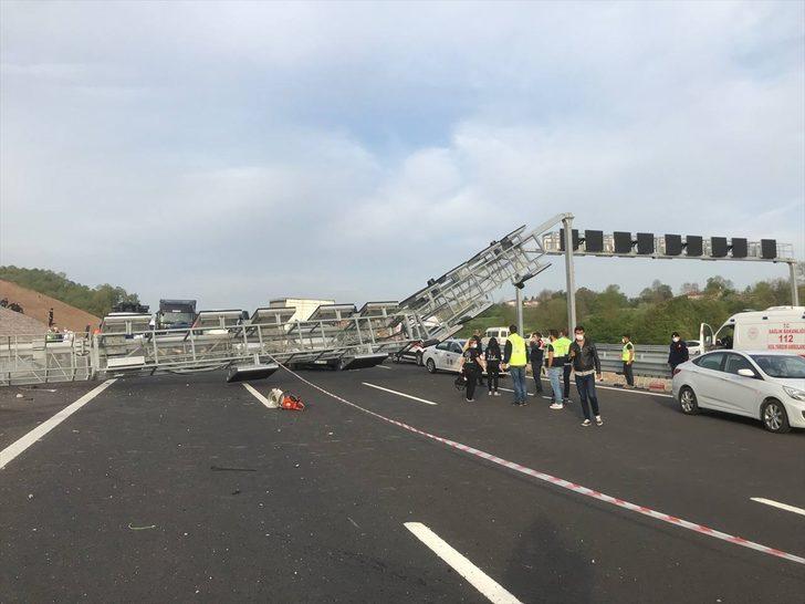 GÜNCELLEME - Kuzey Marmara Otoyolu'nda Kazakistan konsolosluğuna ait otomobilin devrilmesi sonucu 4 kişi öldü G3