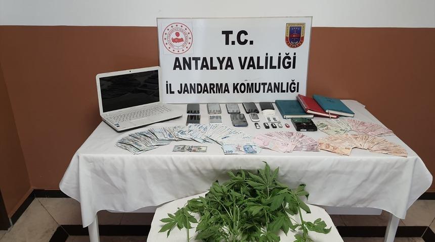 Antalya'da yasa dışı bahis operasyonunda 6 kişi gözaltına alındı