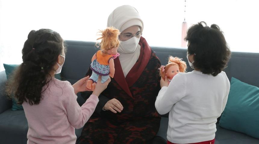 Emine Erdoğan’dan Sevgi Evleri’nde yaşayan çocuklara ziyaret