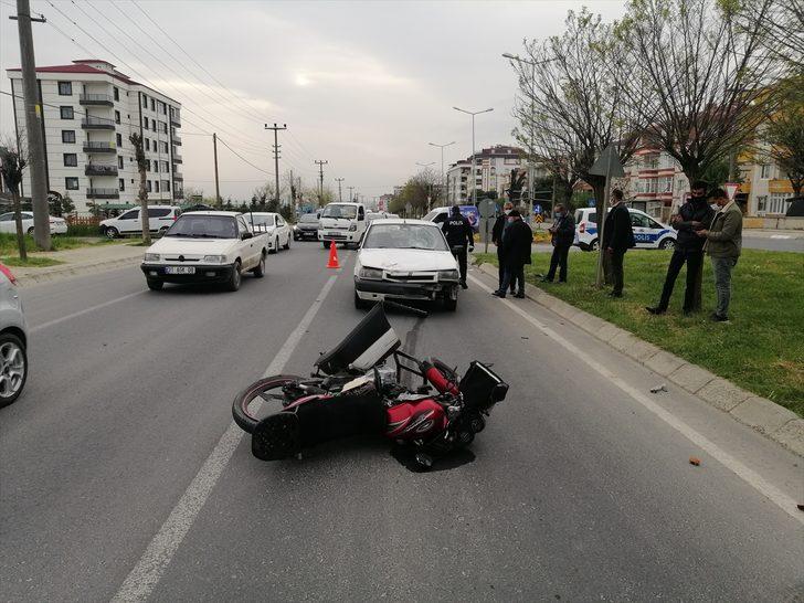 Tekirdağ'da otomobilin çarptığı motosikletteki baba oğul yaralandı G1