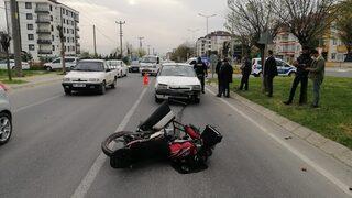 Tekirdağ'da otomobilin çarptığı motosikletteki baba oğul yaralandı