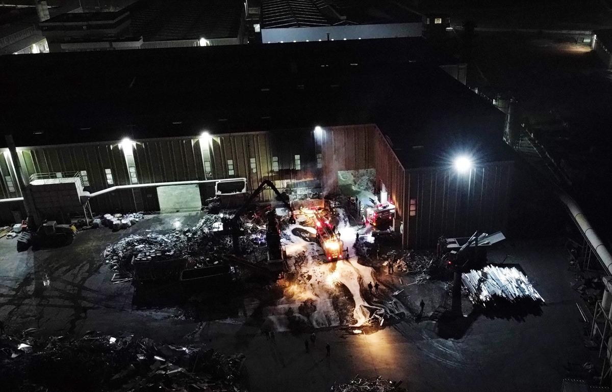 Bilecik'te al&uuml;minyum fabrikasında &ccedil;ıkan yangın s&ouml;nd&uuml;r&uuml;ld&uuml;
