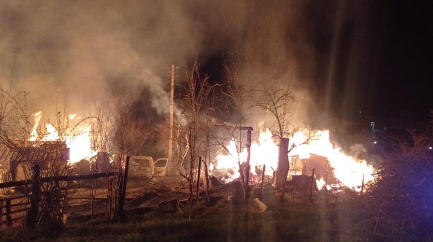 Kastamonu&rsquo;da 4 ev alevlere teslim oldu! Anne ve kızı feci şekilde hayatını kaybetti