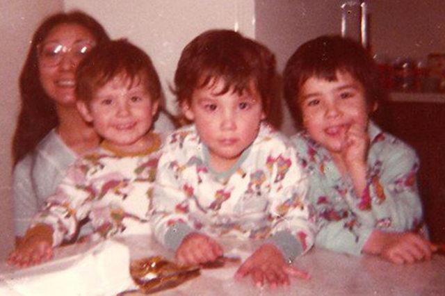 Blanche ve üç oğlu 1980'de. Jesse fotoğraf için 