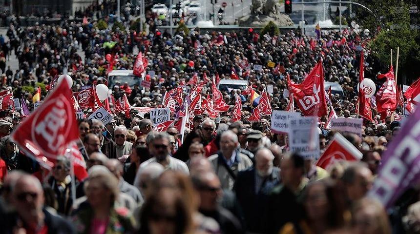 1 Mayıs'ta t&uuml;m geliri &ccedil;alışanlarına bıraktı: Sosyal medya ikiye b&ouml;l&uuml;nd&uuml;