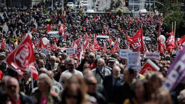 1 Mayıs'ta tüm geliri çalışanlarına bıraktı: Sosyal medya ikiye bölündü