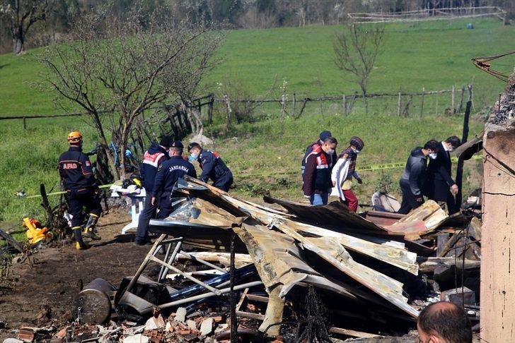 GÜNCELLEME 3 - Kastamonu'nun Pınarbaşı ilçesinde anne ile kızının hayatını kaybettiği yangın kontrol altına alındı G4