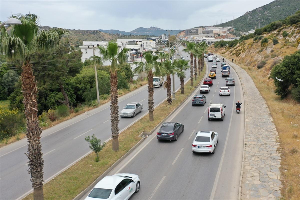 Turizm merkezlerinden Bodrum ve Marmaris'te "tam kapanma" &ouml;ncesi yoğunluk arttı
