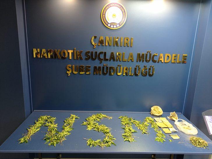 Çankırı'da uyuşturucu operasyonunda yakalanan 2 zanlı tutuklandı G1