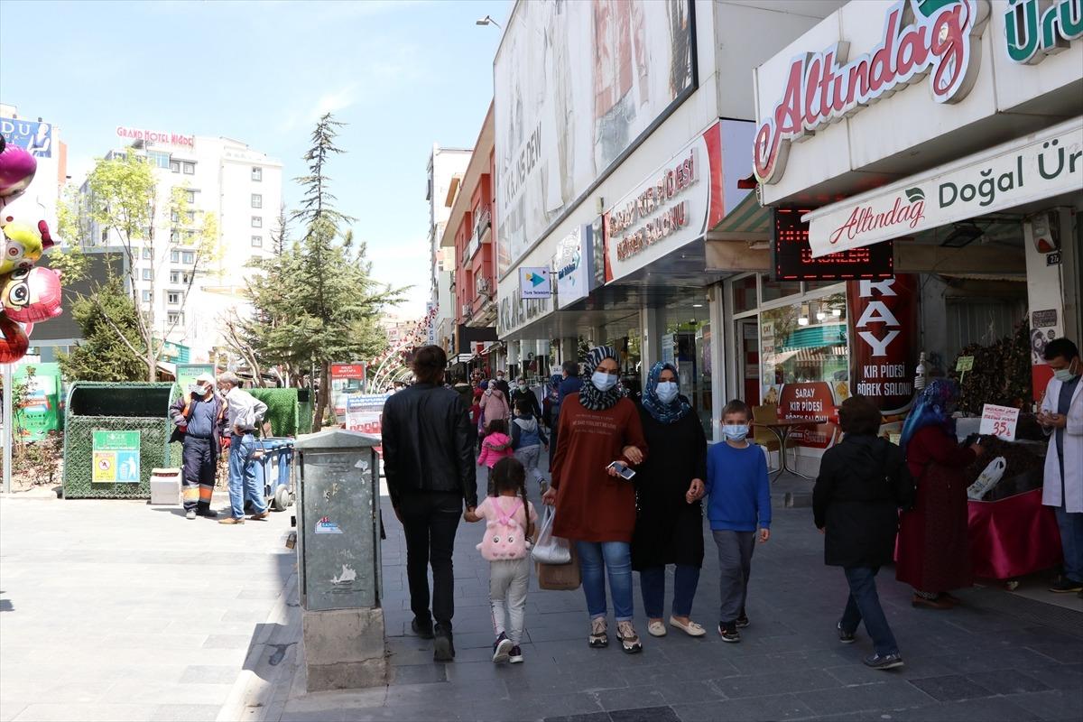 İ&ccedil; Anadolu'da "tam kapanma" &ouml;ncesi alışveriş yoğunluğu g&ouml;r&uuml;l&uuml;yor