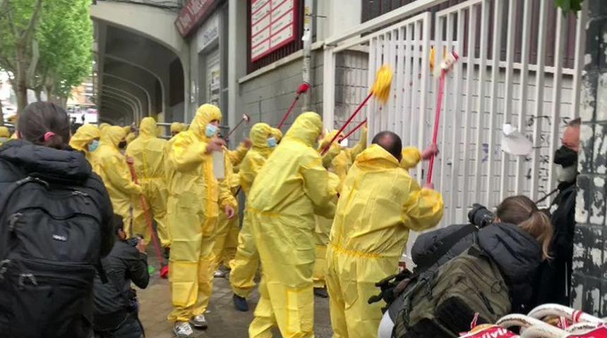 İspanya'da taraftarlar aşırı sağcı liderlerin gittiği stadı 'temizledi'