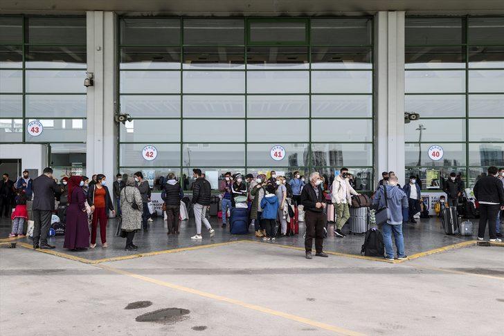 Tam kapanma dönemi öncesi AŞTİ ve Esenboğa Havalimanı'nda yoğunluk yaşanıyor G3