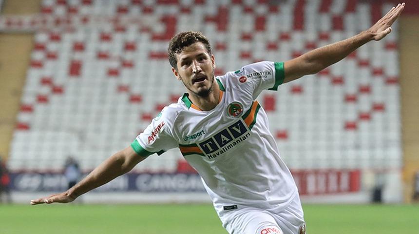 Salih Uçan transferinde bir bomba daha! Beşiktaş derken...