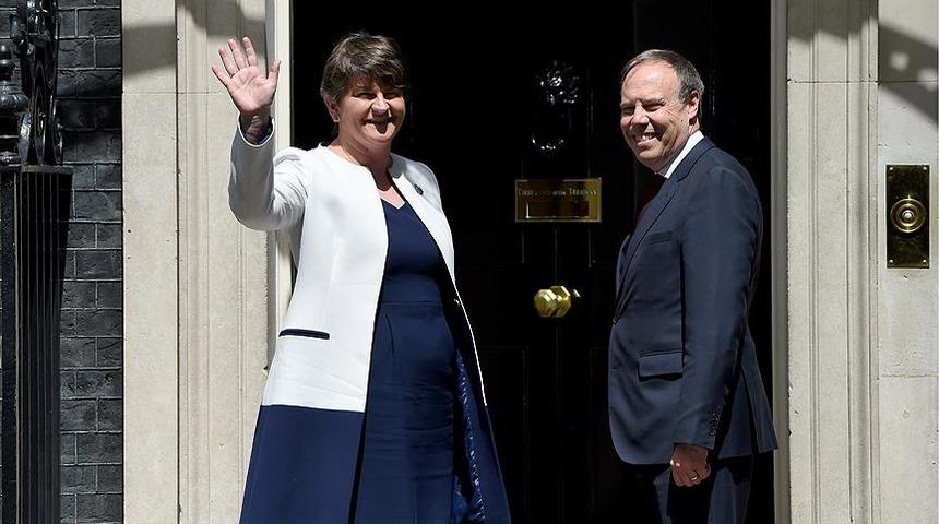 Kuzey İrlanda Başbakanı istifa edeceğini açıkladı