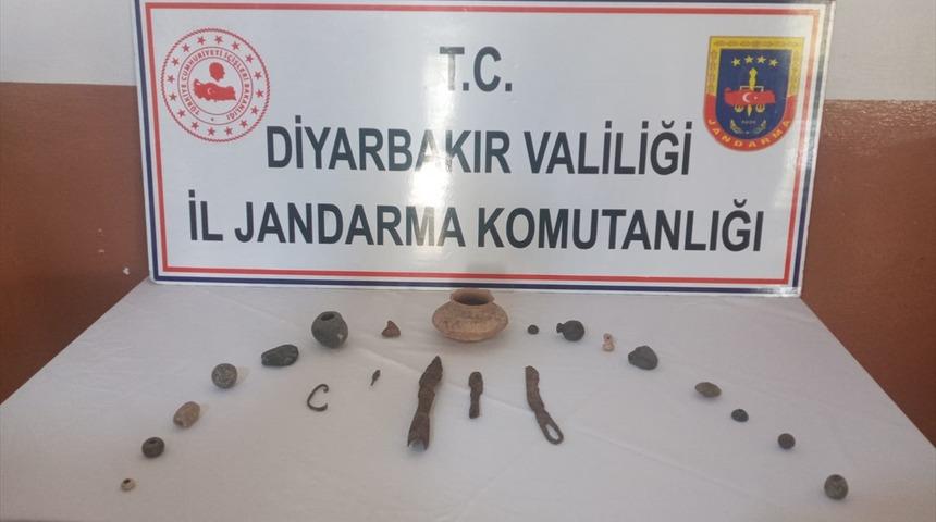 Diyarbakır'da 21 tarihi eser ele geçirildi, 3 şüpheli yakalandı